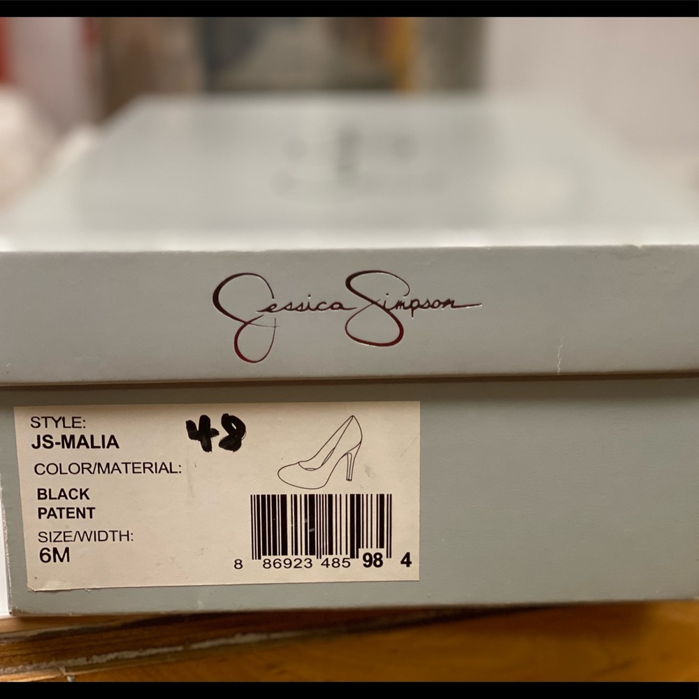 NWT size 6M Heels